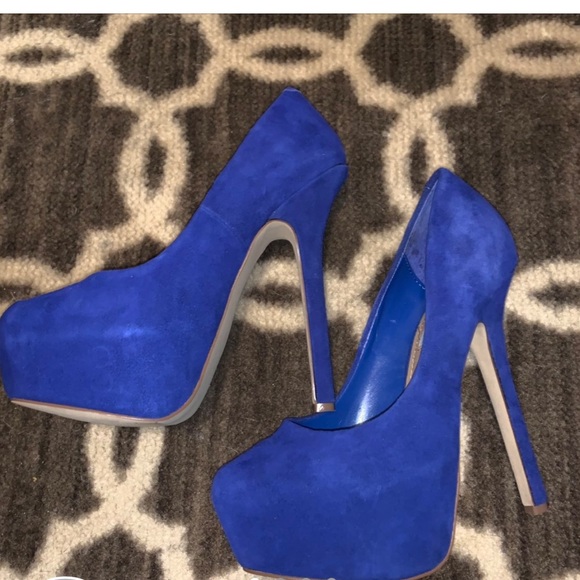 Steve Madden Shoes - Steve Madden platform suede size 7